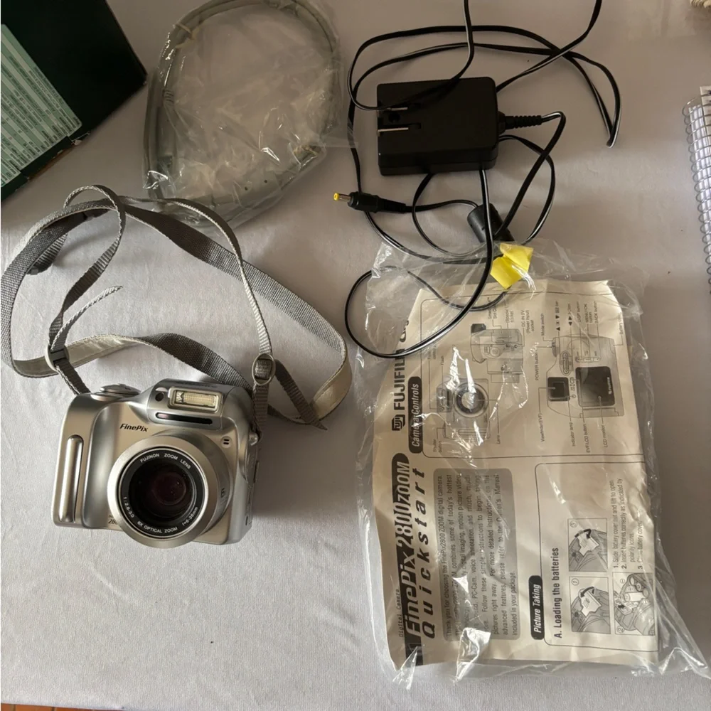 Fujifilm FinePix 2800 Zoom Digital Camera - Silver with Green Box